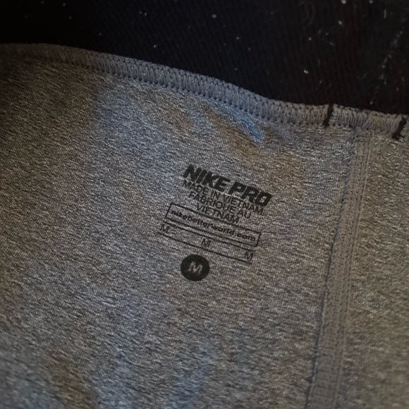 Nike Pro Gray Leggings - Picture 3 of 3
